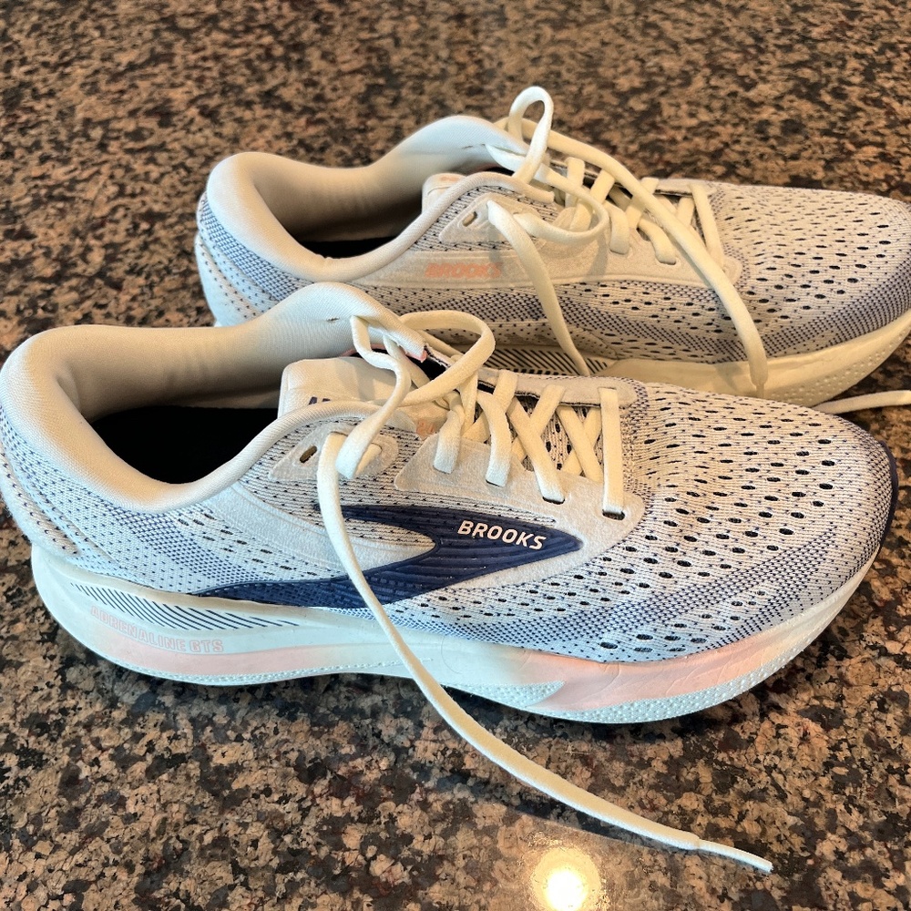 Brooks Women’s Adrenaline GTS 24 Supportive Running Shoe, 8.5